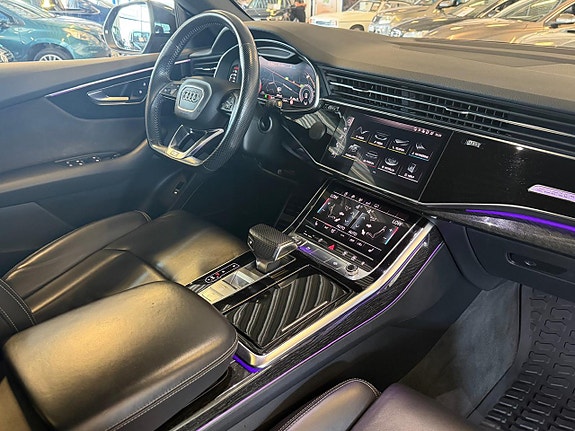 Audi Q8 18 of 27