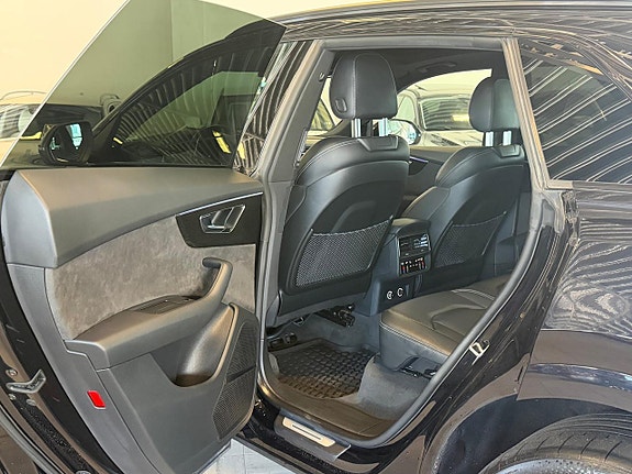 Audi Q8 10 of 27