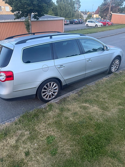 Volkswagen Passat 2 of 5