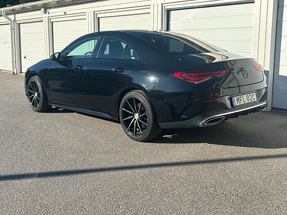 Mercedes-Benz CLA250 e 4 of 5