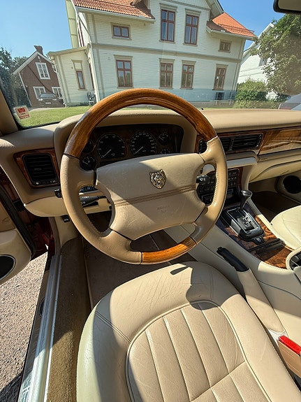 Jaguar XJ 5 of 11