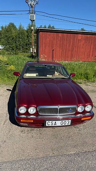 Jaguar XJ 2 of 11