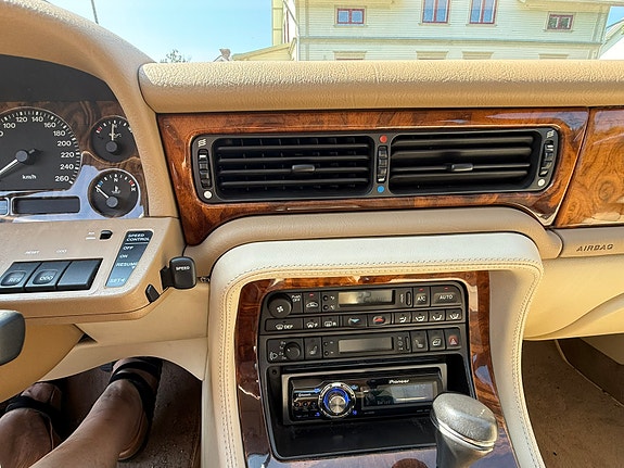 Jaguar XJ 7 of 11