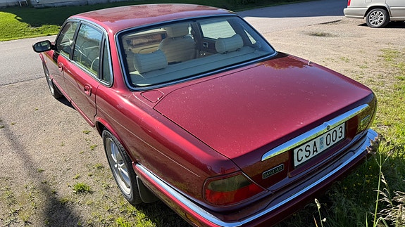 Jaguar XJ 4 of 11