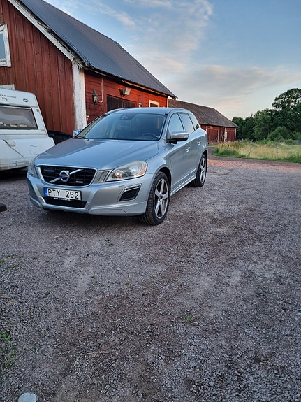 Volvo XC60 2 of 5