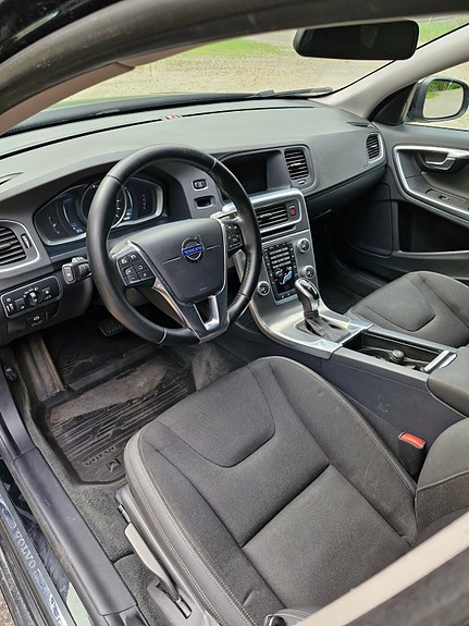 Volvo V60 4 of 5