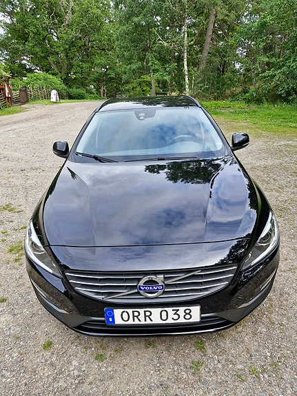 Volvo V60 2 of 5