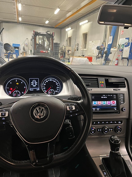 Volkswagen Golf VII 9 of 11