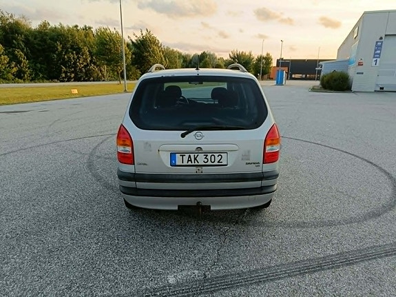 Opel Zafira 2 of 5