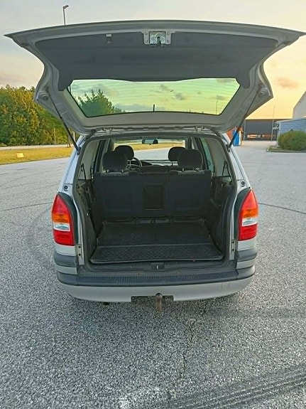 Opel Zafira 4 of 5