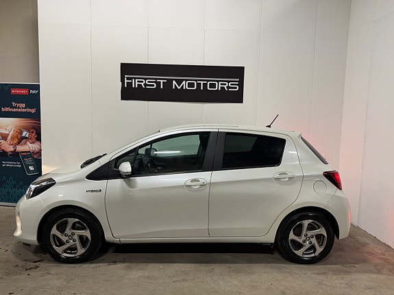Toyota Yaris 3 of 5