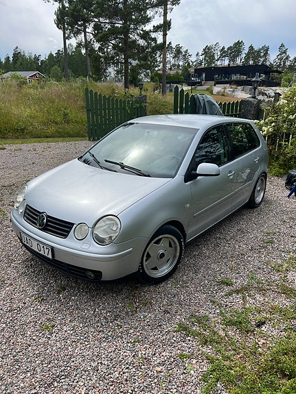 Volkswagen Polo 2 of 5