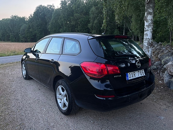 Opel Astra 2 of 5