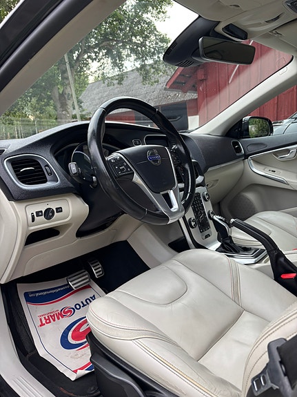 Volvo V40 Cross Country 4 of 7