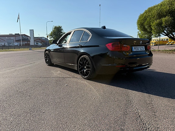 BMW 320d 3 of 5