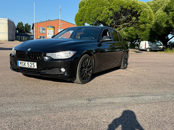 BMW 320d 2 of 5