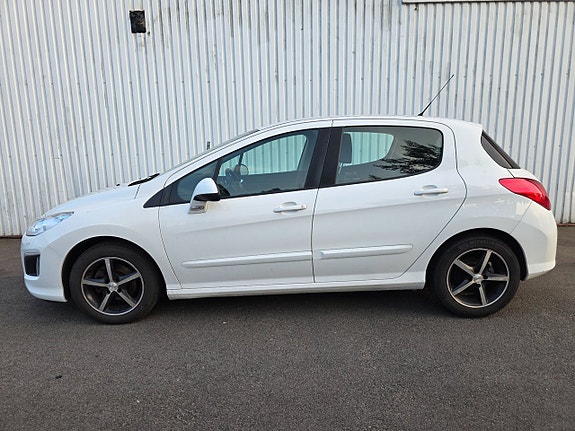 Peugeot 308 2 of 5