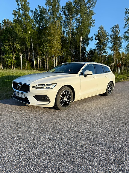 Volvo V60 2 of 5