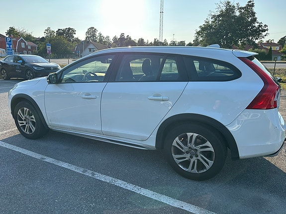 Volvo V60 Cross Country 3 of 5