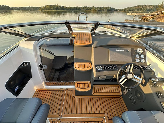 Windy 27 Solano | 2018 | Volvo Penta 350 V8 9 of 12
