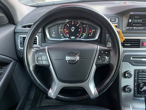 Volvo V70 11 of 16