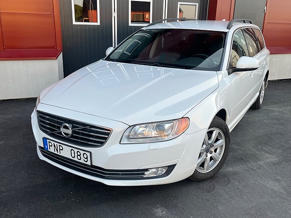 Volvo V70 2 of 16