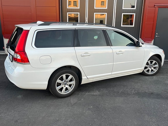 Volvo V70 8 of 16