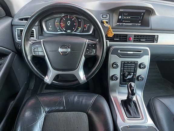 Volvo V70 10 of 16