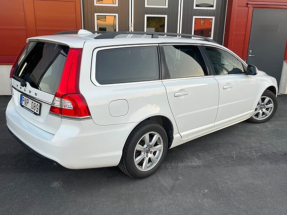 Volvo V70 7 of 16