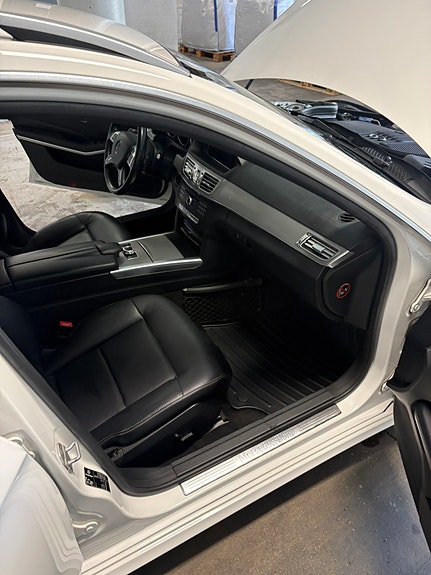 Mercedes-Benz E220 9 of 9