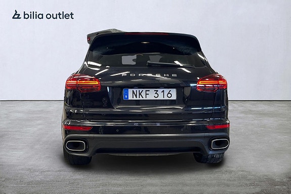 Porsche Cayenne S 4 of 5
