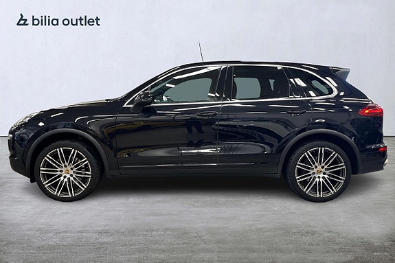 Porsche Cayenne S 2 of 5