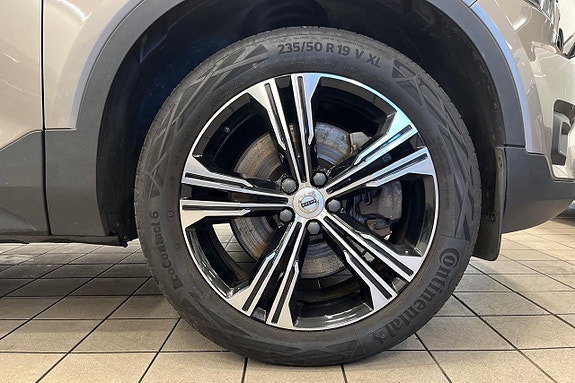Volvo XC40 12 of 30