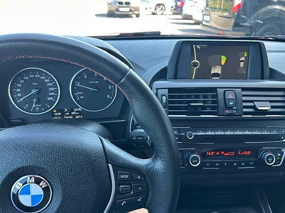 BMW 118d 14 of 15