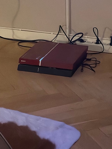 Sony PlayStation 4 spelkonsol röd/svart