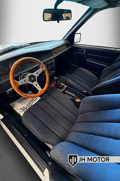 Mercedes-Benz 190 E 16 of 22