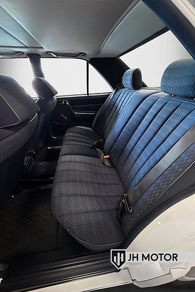 Mercedes-Benz 190 E 18 of 22