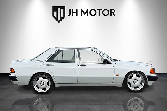 Mercedes-Benz 190 E 7 of 22