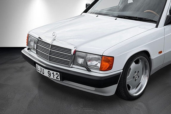Mercedes-Benz 190 E 10 of 22