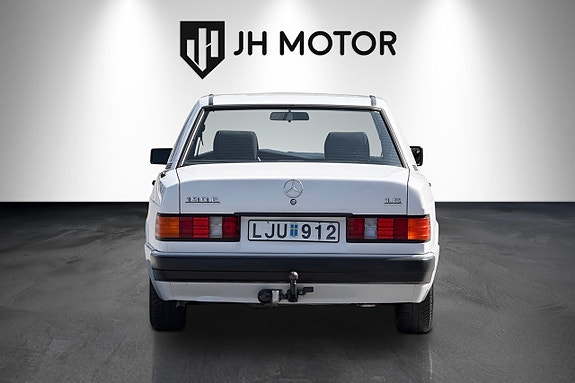 Mercedes-Benz 190 E 4 of 5