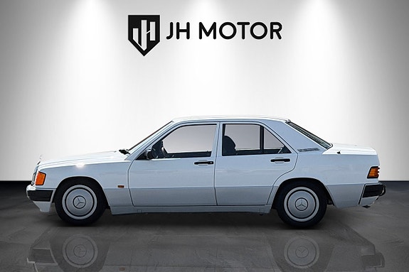 Mercedes-Benz 190 E 2 of 5