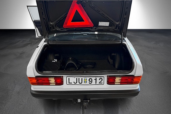 Mercedes-Benz 190 E 20 of 22