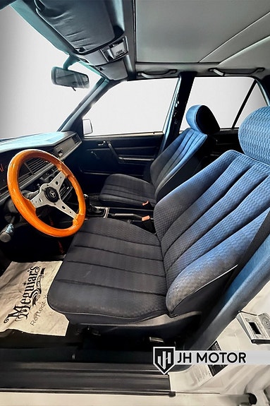 Mercedes-Benz 190 E 15 of 22