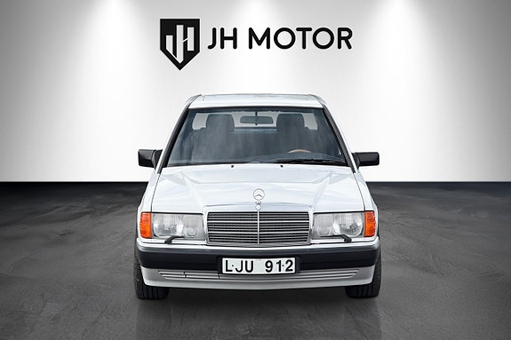 Mercedes-Benz 190 E 9 of 22