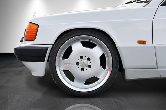Mercedes-Benz 190 E 11 of 22