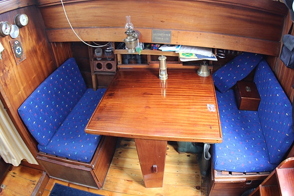 Doris Ketch -64. Klinkbyggd, skrov och överbyggnad i mahogny. 5 of 5
