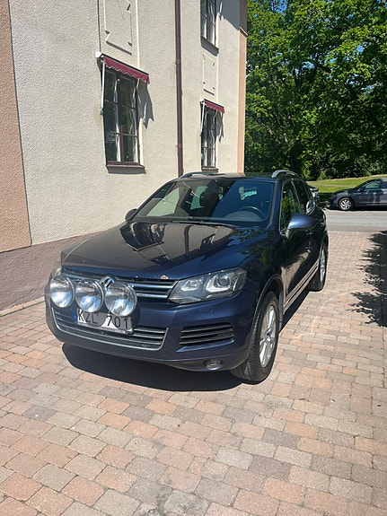Volkswagen Touareg 2 of 5