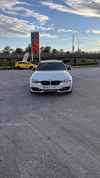 BMW 320d 2 of 5