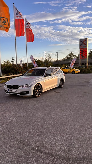 BMW 320d 3 of 5