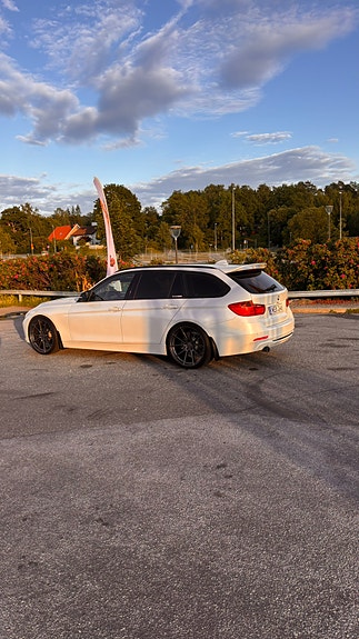 BMW 320d 4 of 5